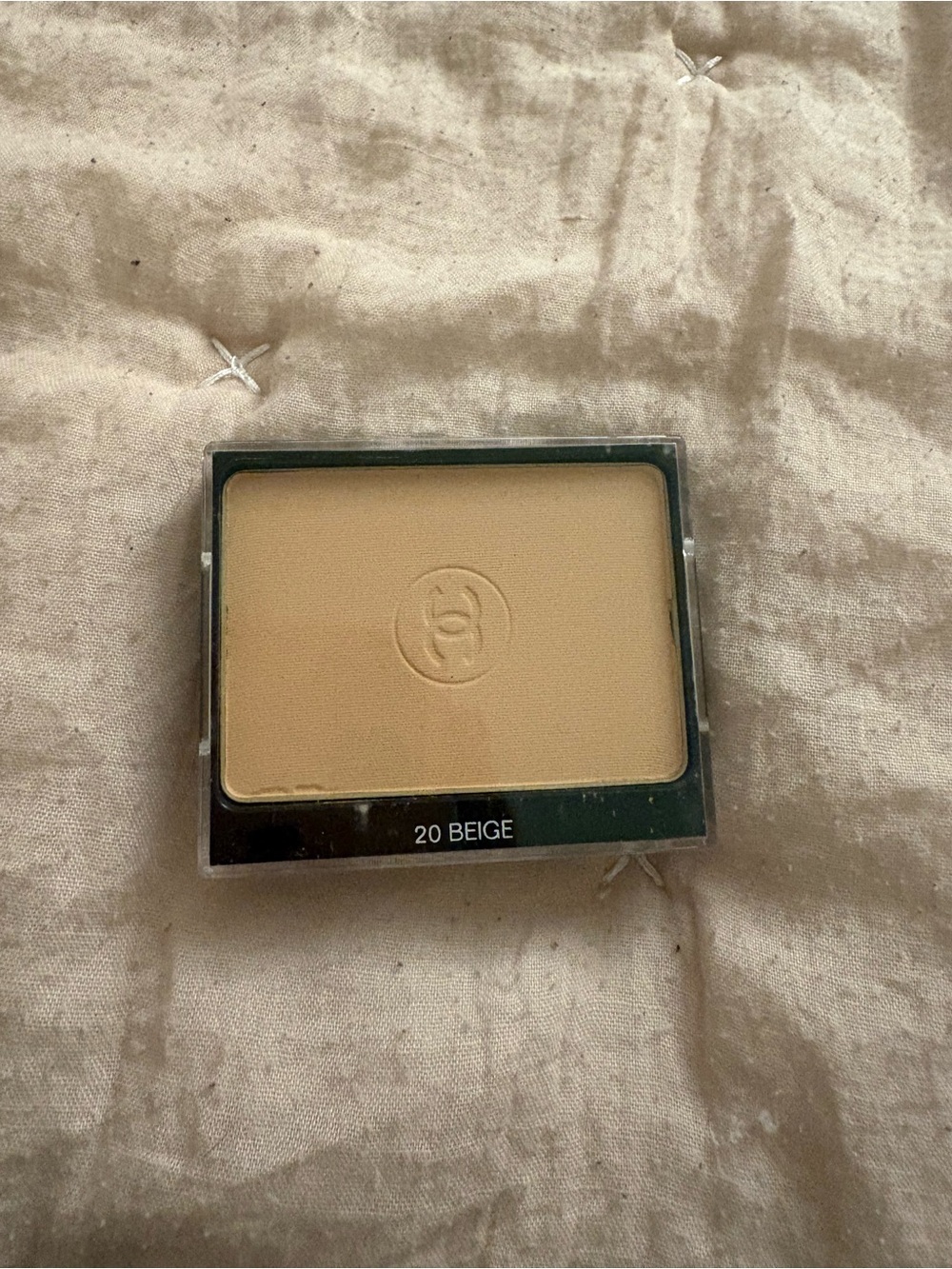 CHANEL Ultrawear Flawless Compact Foundation Broad Spectrum SPF 20 Beige
